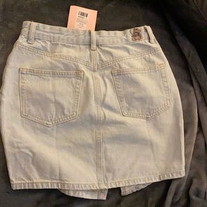 Show pow asymmetrical skirt